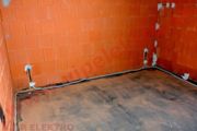hrubá-elektroinštalácia-zásuvky-bezpečnostné-ochranné-FXP-TURBO-trubky-na-podlahe
