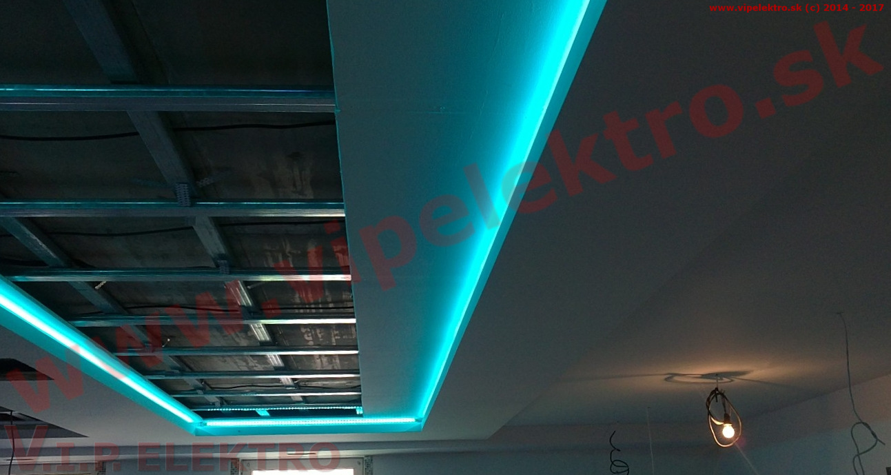 Montáž dekoračného LED osvetlenia napnutého stropu - RGB LED pás